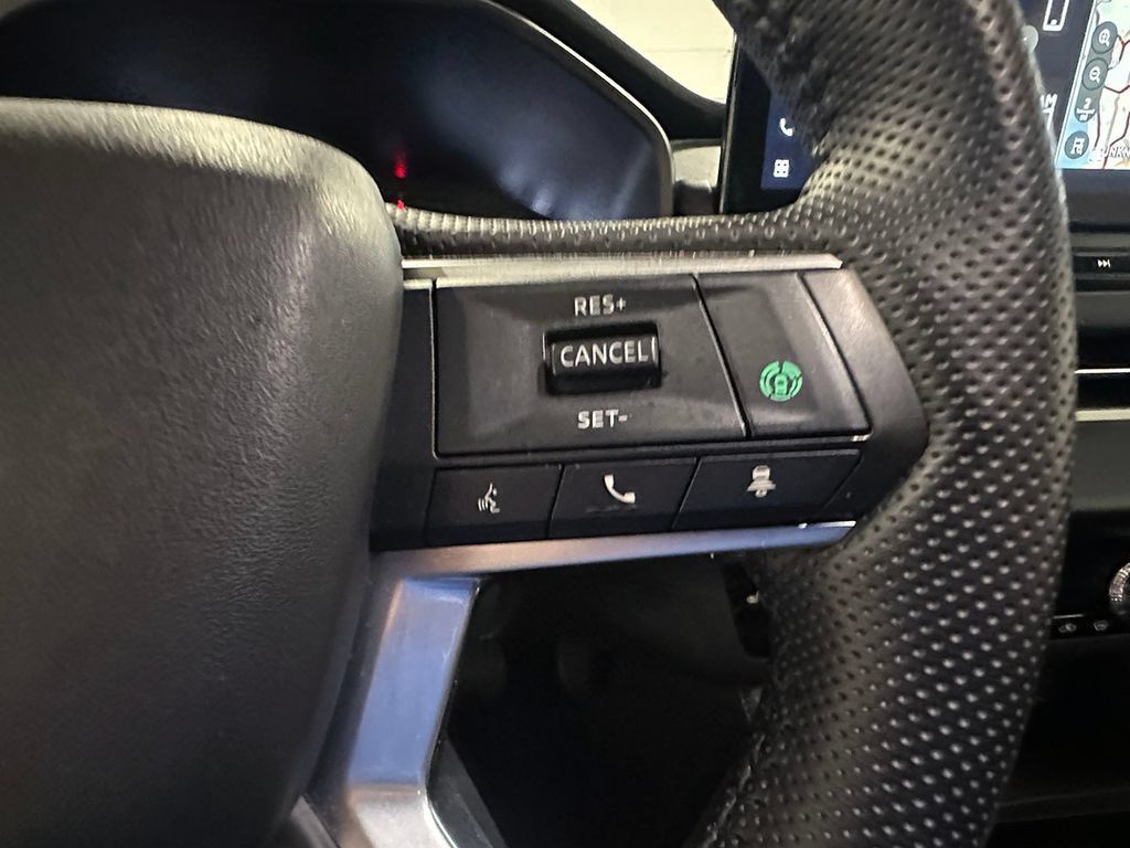 Used 2025 Mitsubishi Outlander AWD image 38