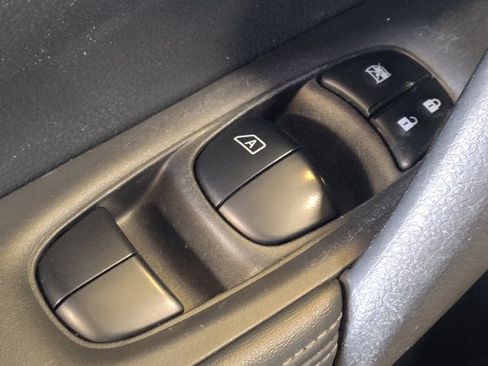 Used 2020 Nissan Rogue SV FWD image 27