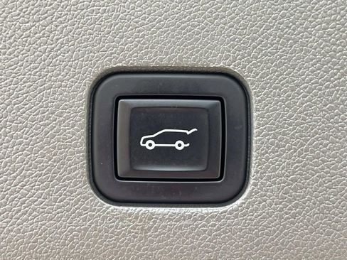 Certified 2022 Cadillac XT6 Premium Luxury w/ Technology Package image 13