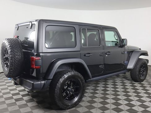 Used 2024 Jeep Wrangler Unlimited image 9