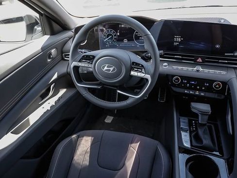 New 2025 Hyundai Elantra SEL FWD image 17