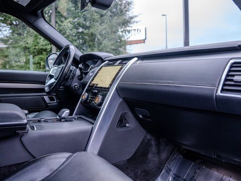 Used 2023 Land Rover Discovery S R-Dynamic image 23