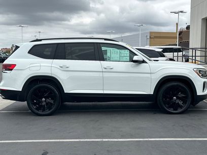 Used 2024 Volkswagen Atlas SE w/ Panoramic Sunroof Package