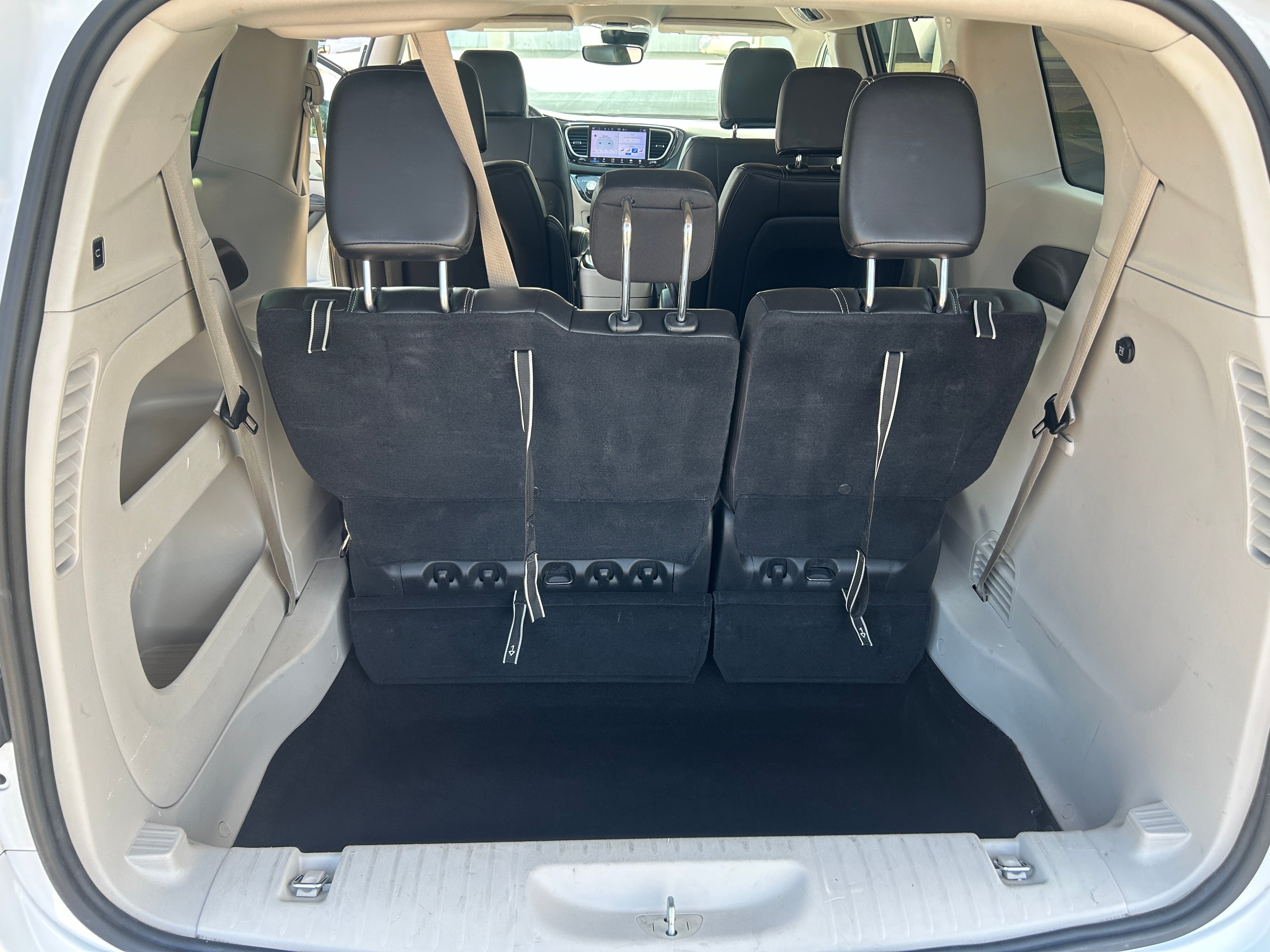 Used 2024 Chrysler Pacifica Touring-L FWD image 38