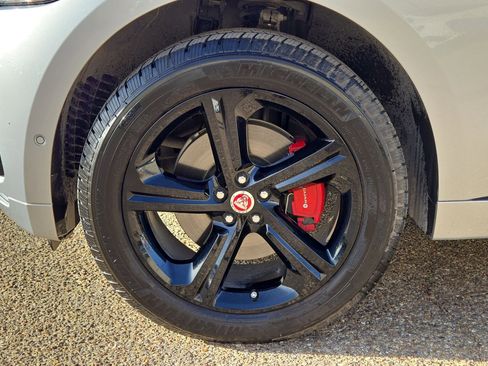 Used 2017 Jaguar F-PACE S image 11