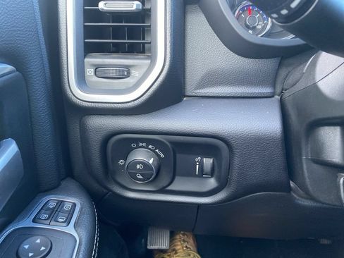Used 2024 RAM 3500 Big Horn AWD/4WD image 17