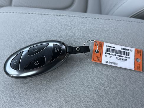 Used 2025 Hyundai Tucson Limited AWD/4WD image 36