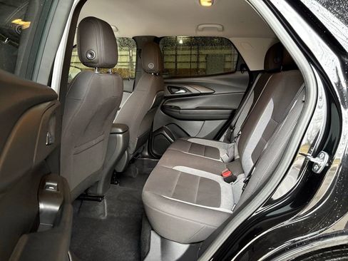 Used 2025 Chevrolet TrailBlazer LT image 38