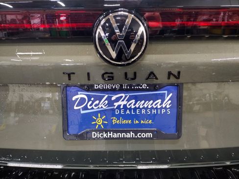 New 2025 Volkswagen Tiguan SE R-Line image 14