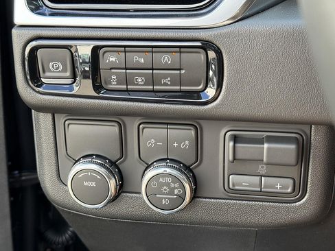 New 2026 GMC Yukon XL Elevation w/ Elevation Premium Package RWD image 17