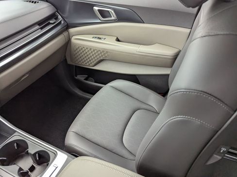 New 2026 Kia Carnival FWD image 15