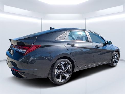 Used 2023 Hyundai Elantra Limited image 3
