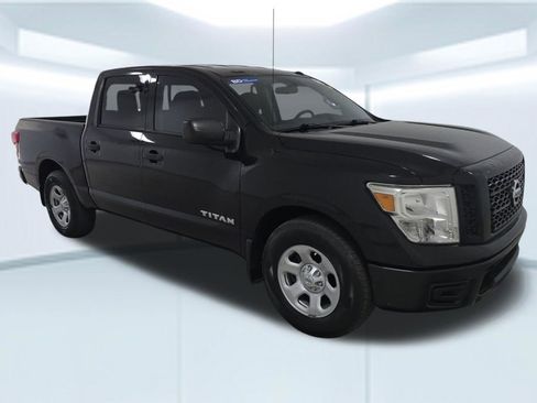 Used 2019 Nissan Titan S w/ S Utility Package image 5