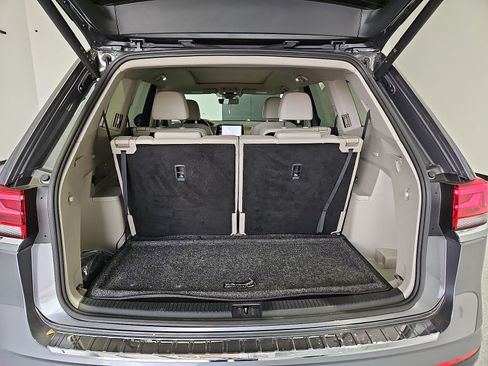 Certified 2024 Volkswagen Atlas SE w/ Panoramic Sunroof Package FWD image 12