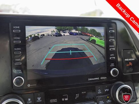 Used 2022 Toyota Highlander LE AWD/4WD image 5