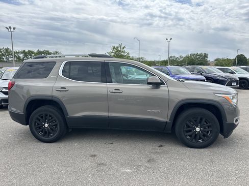 Used 2019 GMC Acadia SLT AWD/4WD image 3