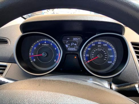 Used 2014 Hyundai Elantra SE FWD image 24