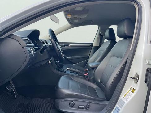 Used 2018 Volkswagen Passat 2.0T R-Line FWD image 15