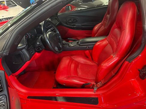 Used 2004 Chevrolet Corvette Coupe w/ Roof Package image 36