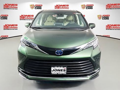 Certified 2023 Toyota Sienna XLE AWD/4WD image 12