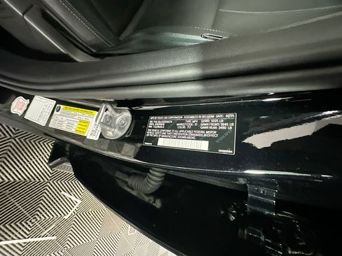 Used 2025 Volvo XC40 B5 Core image 12