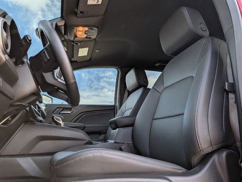 Certified 2025 Chevrolet Colorado LT w/ LT Convenience Package image 13