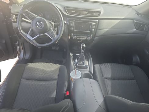 Used 2018 Nissan Rogue SV image 10