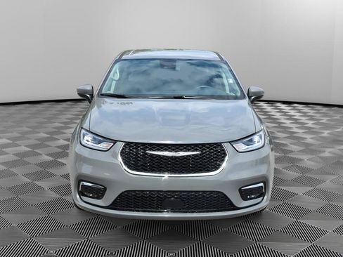 Used 2023 Chrysler Pacifica Touring-L AWD/4WD image 10