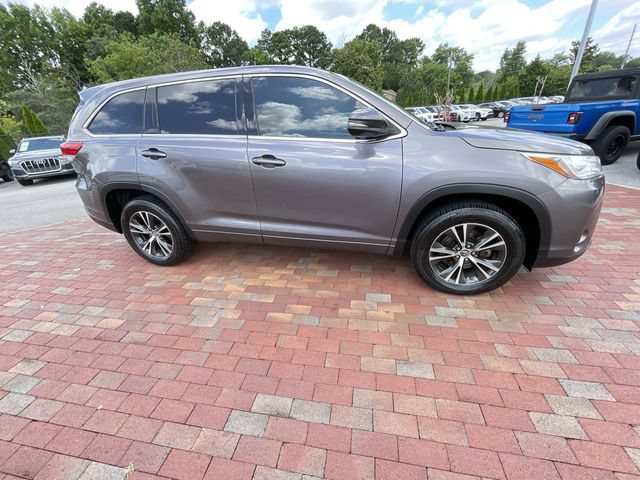 Used 2018 Toyota Highlander LE FWD image 37
