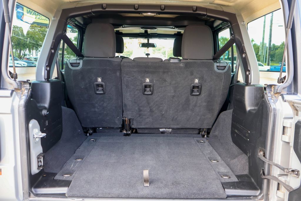 Used 2018 Jeep Wrangler Unlimited Sport AWD/4WD image 26