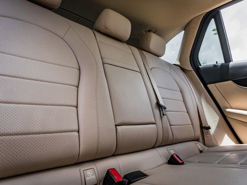 Used 2022 Mercedes-Benz GLC 300 image 41