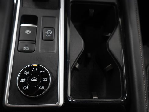 Used 2025 Nissan Pathfinder SV AWD/4WD image 28