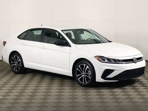 Used 2025 Volkswagen Jetta Sport FWD image 2
