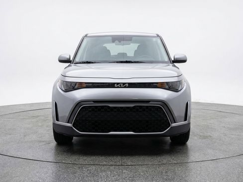 Used 2025 Kia Soul LX w/ LX Technology Package image 2