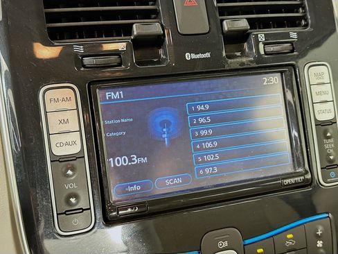 Used 2011 Nissan Leaf SL w/ Eco Design Pkg image 16