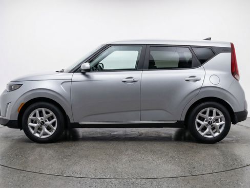 Used 2025 Kia Soul LX w/ LX Technology Package FWD image 5