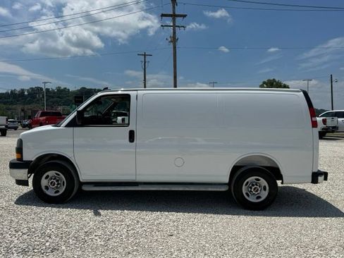 Used 2025 GMC Savana 2500 w/ Driver Convenience Package RWD image 3