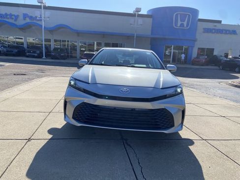 Used 2025 Toyota Camry LE FWD image 3