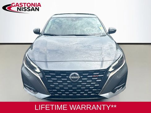 Used 2025 Nissan Altima 2.5 SR w/ SR Premium Package FWD image 2