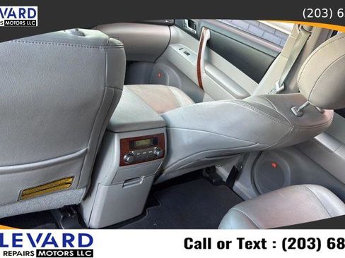 Used 2011 Toyota Highlander Limited w/ Tow Pkg AWD/4WD image 31