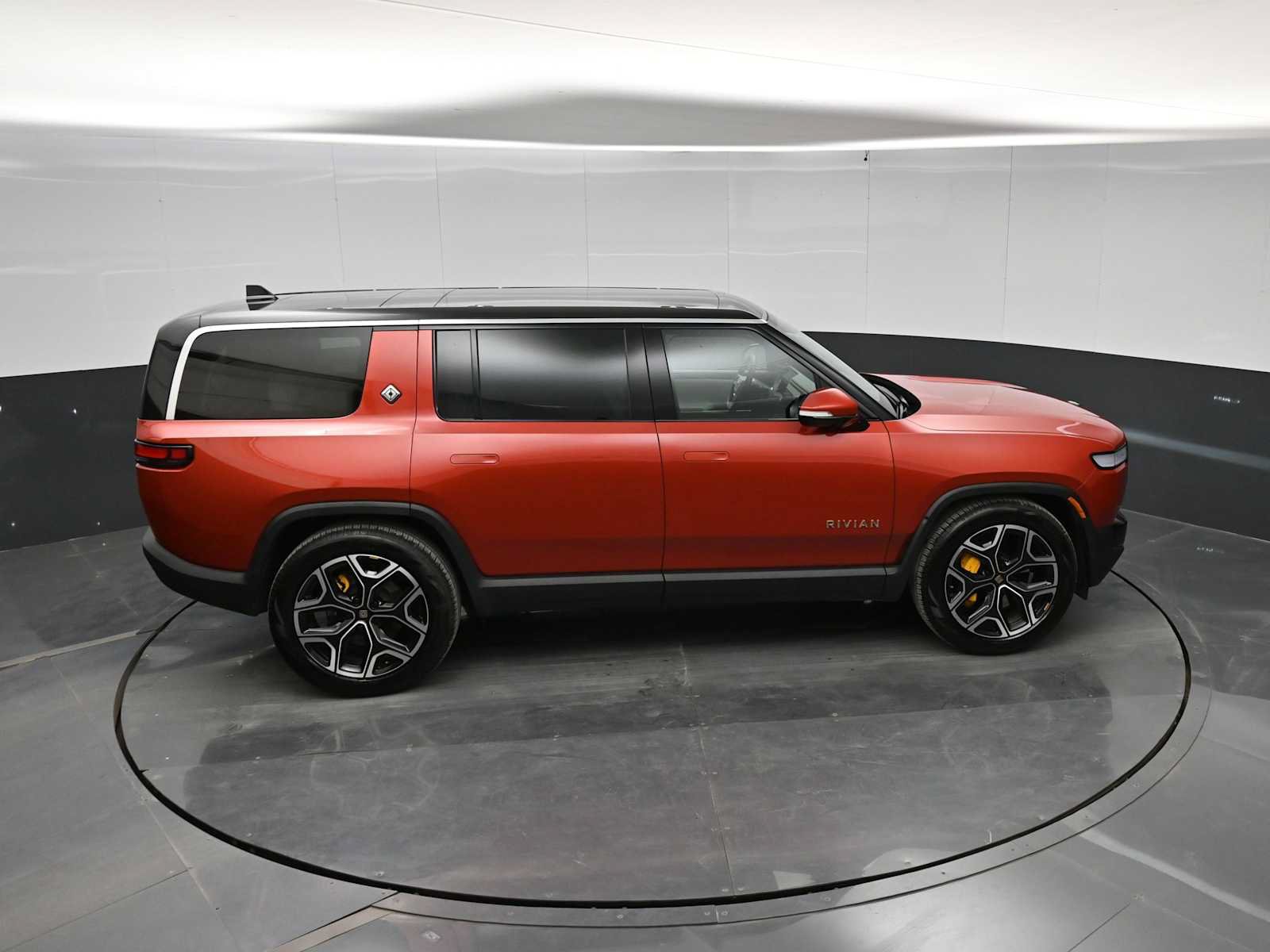 Used 2023 Rivian R1S Adventure Quad AWD/4WD image 33