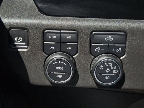 Used 2025 Chevrolet Silverado 1500 LT Trail Boss w/ Convenience Package II image 26