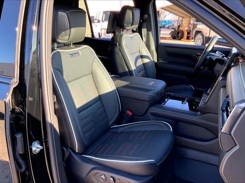 Certified 2025 GMC Yukon AT4 Ultimate w/ LPO, Illumination Package image 8