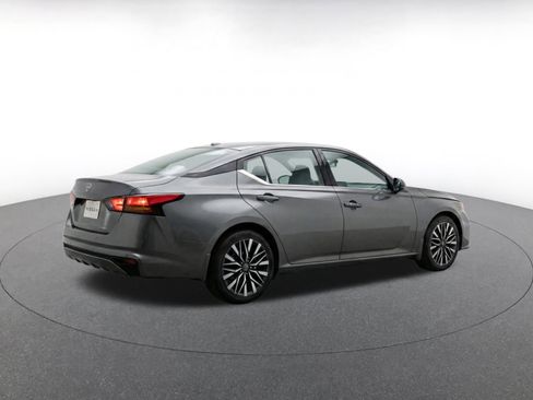 Used 2025 Nissan Altima 2.5 SV FWD image 9