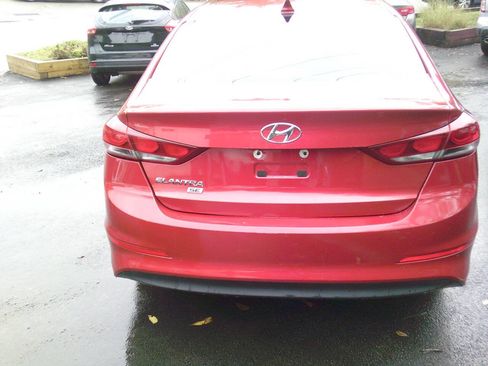 Used 2017 Hyundai Elantra SE image 5