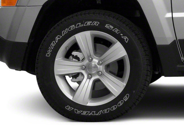 Used 2013 Jeep Patriot Latitude w/ Sun/Sound Group FWD image 13