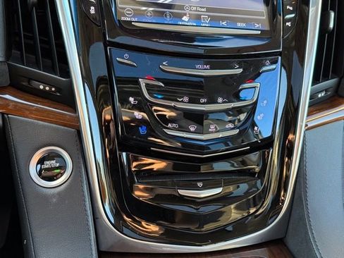 Used 2018 Cadillac Escalade ESV Premium Luxury image 22