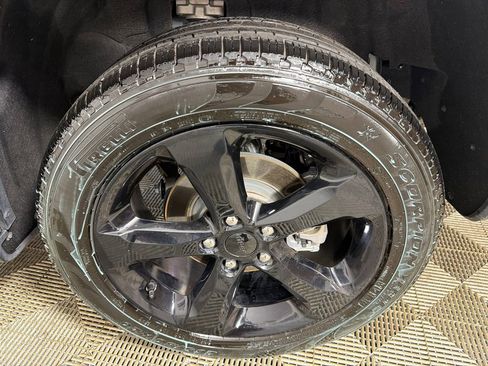 Used 2025 Jeep Grand Cherokee Limited w/ Black Appearance Package image 22