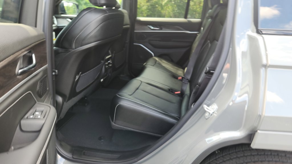 New 2027 Jeep Grand Cherokee Limited AWD/4WD image 14