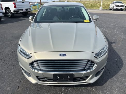Used 2015 Ford Fusion SE w/ Equipment Group 202A image 2